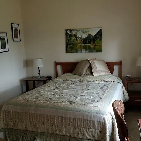 Yosemite Nights Bed & Breakfast